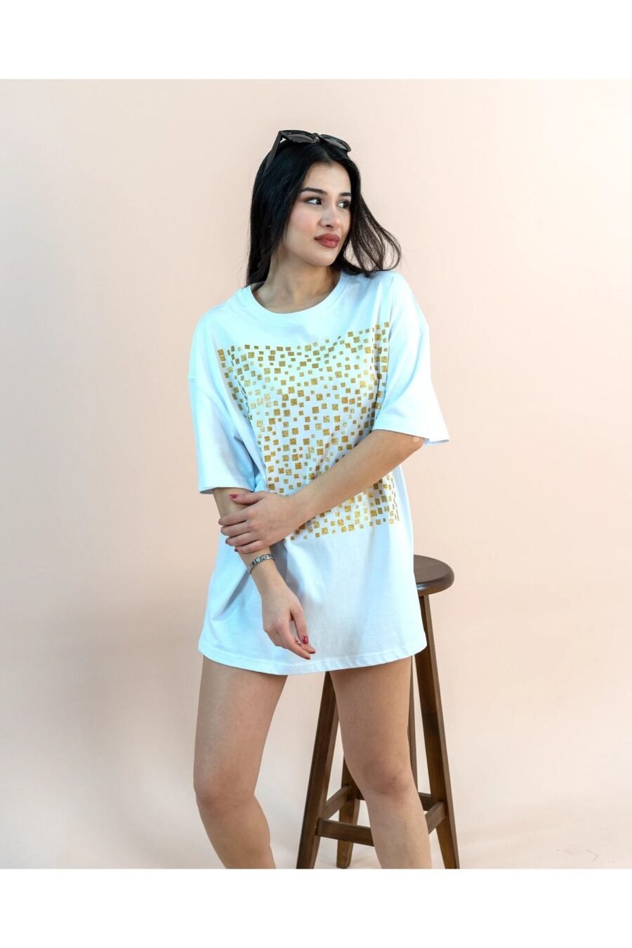 Kadın Oversize Beyaz Gold Detaylı T-shirt - Görsel 2