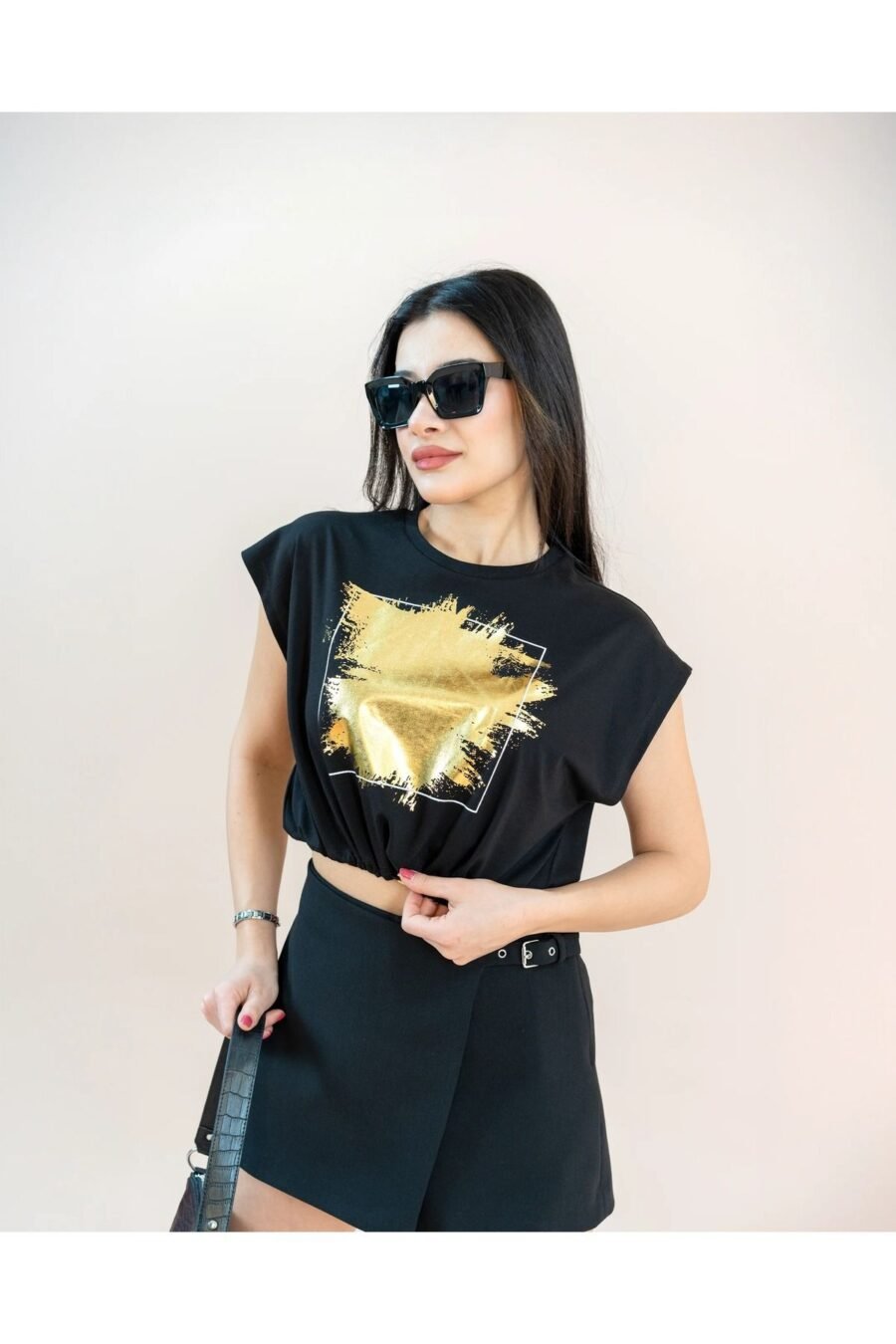 Siyah Kolsuz Crop T-shirt