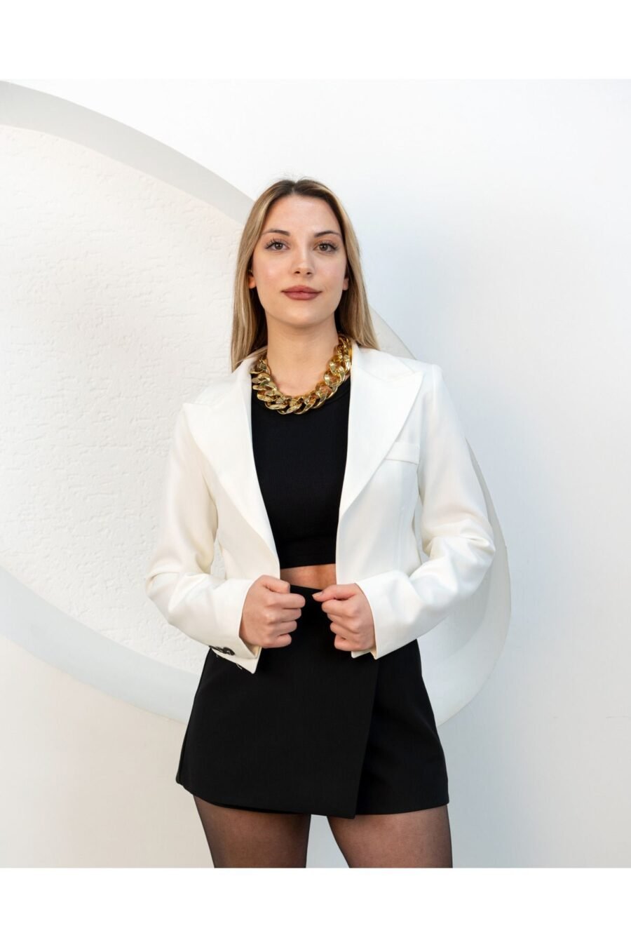Beyaz  Kadın Astarlı Kısa Blazer Ceket